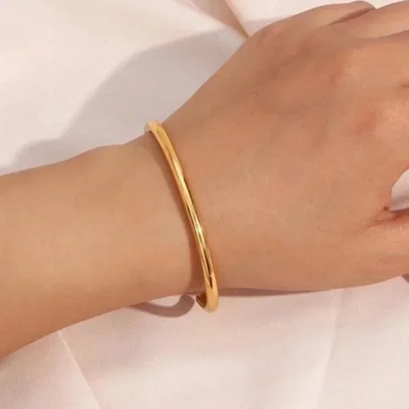 NEW ELEGANT 18K GOLD CUFF BRACELET - Picture 3 of 7